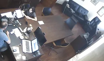 Босс трахает будущую секретаршу раком прямо в офисе на видео со скрытой камеры